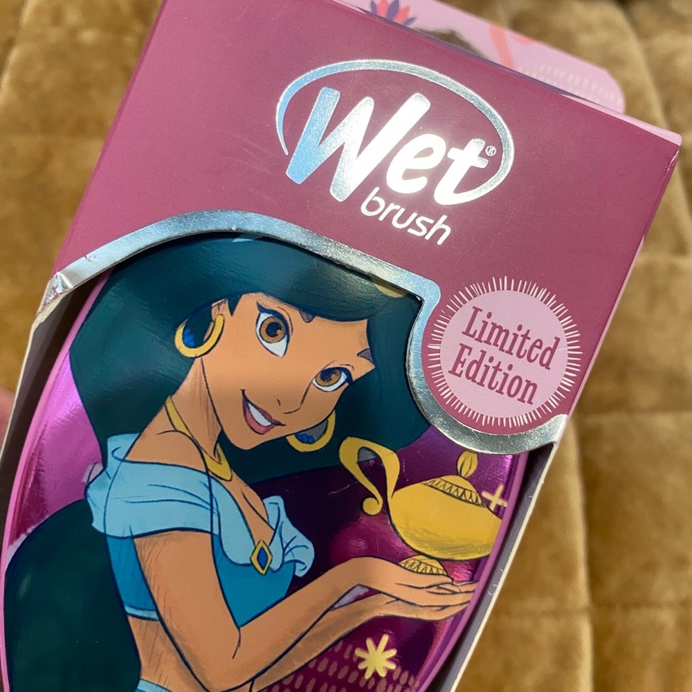 Princess Jasmine WET brush! LIMITED EDITION detangler- great 4 kids and adults! - Picture 9 of 9